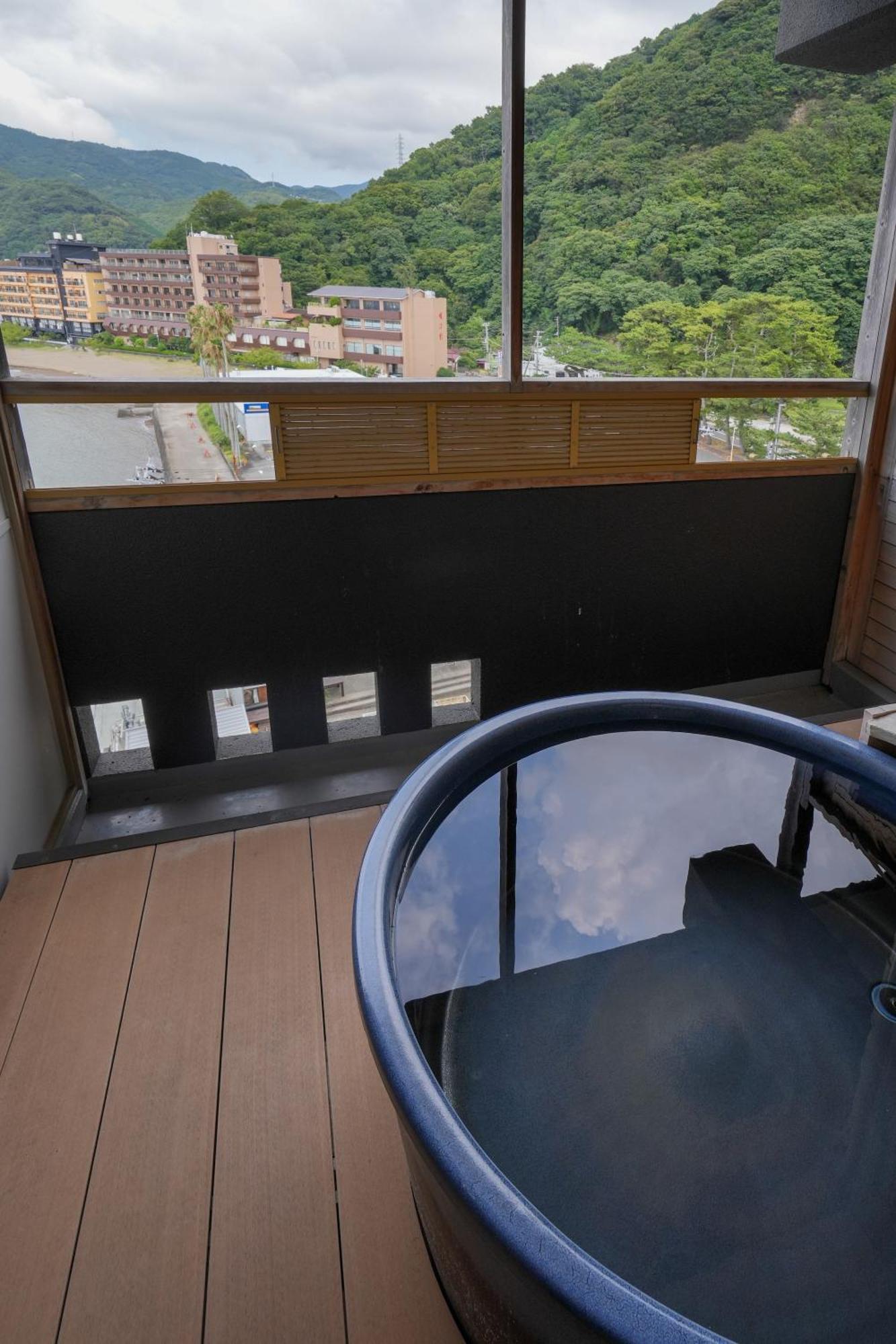 Shin Kaikatei Izumi Hotel Изу Стая снимка