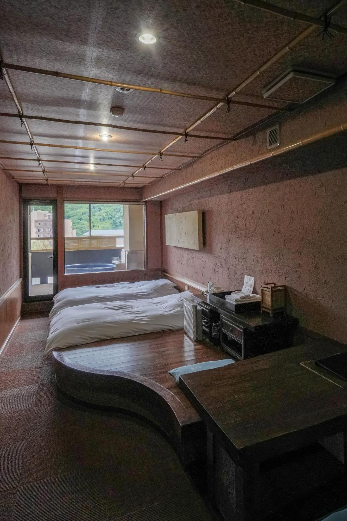 Shin Kaikatei Izumi Hotel Изу Стая снимка
