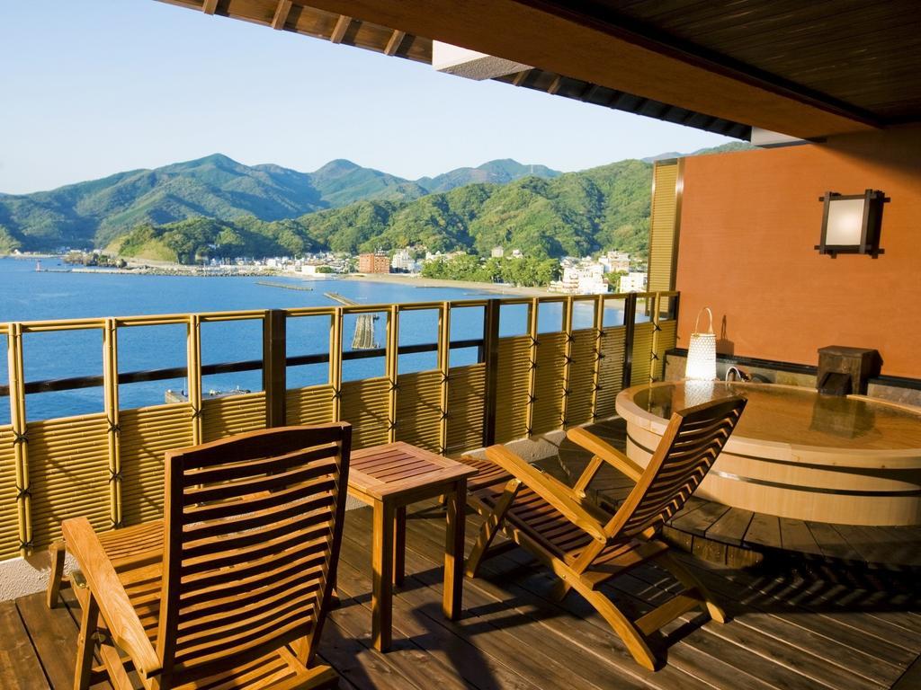 Shin Kaikatei Izumi Hotel Изу Екстериор снимка