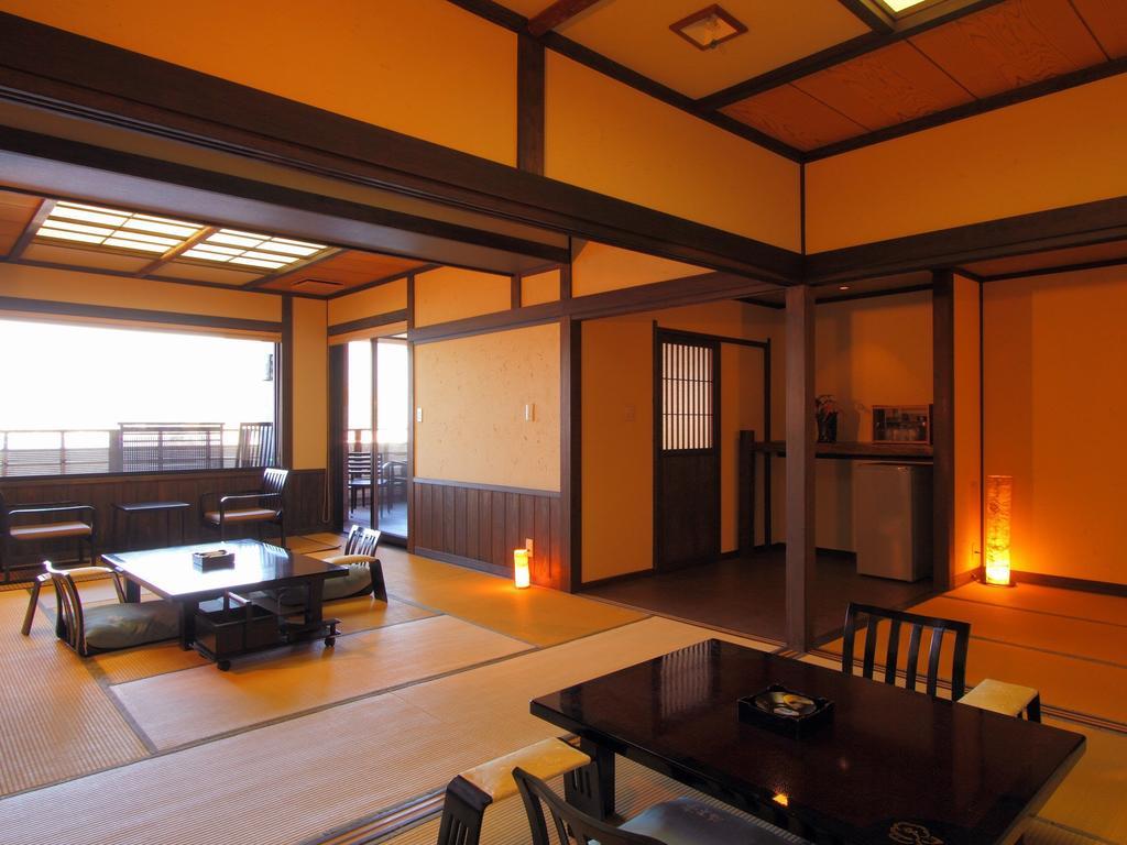 Shin Kaikatei Izumi Hotel Изу Екстериор снимка