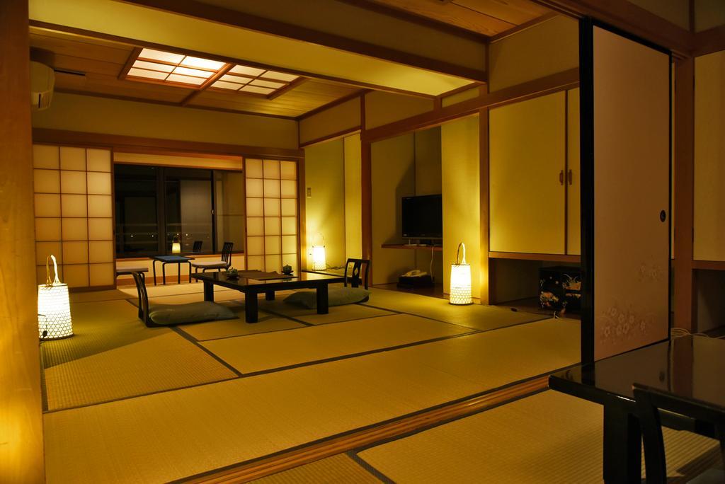 Shin Kaikatei Izumi Hotel Изу Екстериор снимка